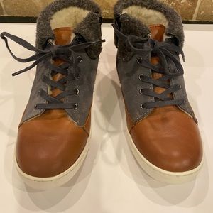 Boys Jacadi boots leather and shearling trim.